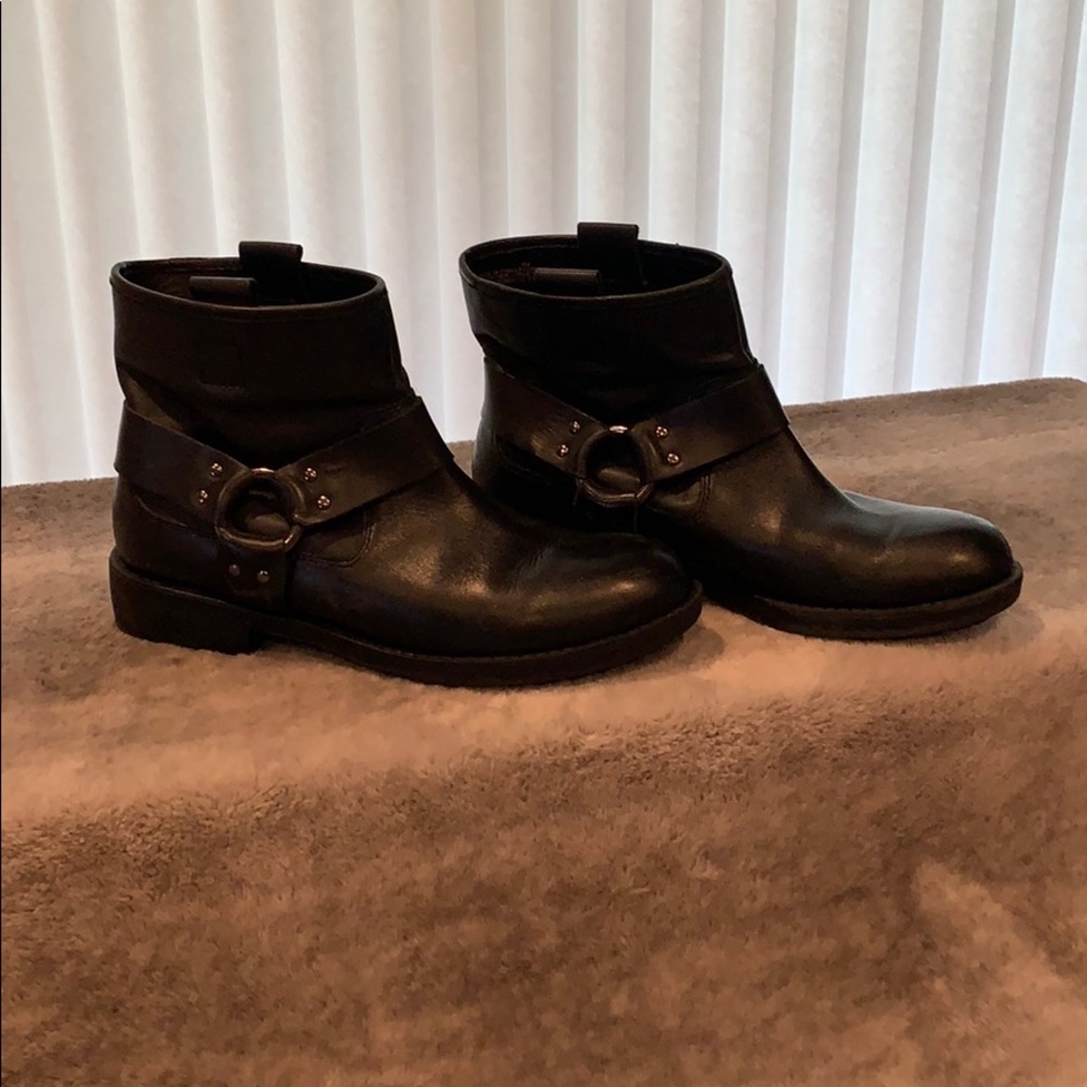 Silence & Noise short leather boots